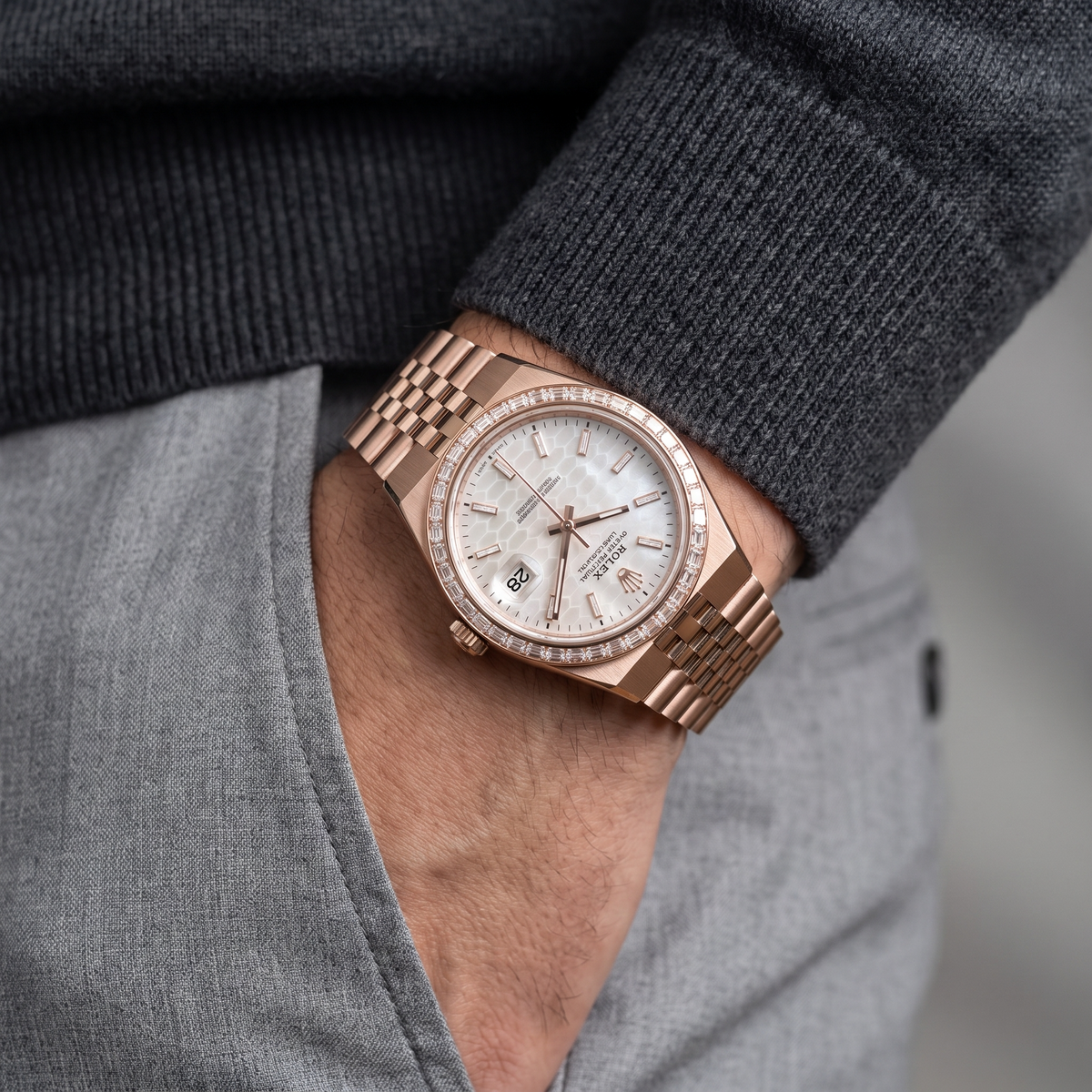 Land-Dweller Oyster Everose gold And Diamonds Intense White Honeycomb Motif Dial Automatic Watch
